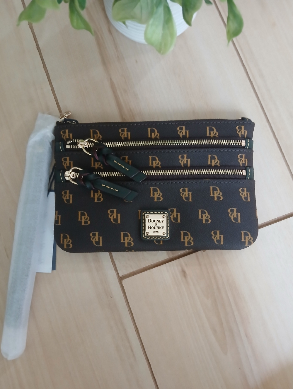 NWT Dooney & Bourke Coated Cotton Greta Monogram Wristlet